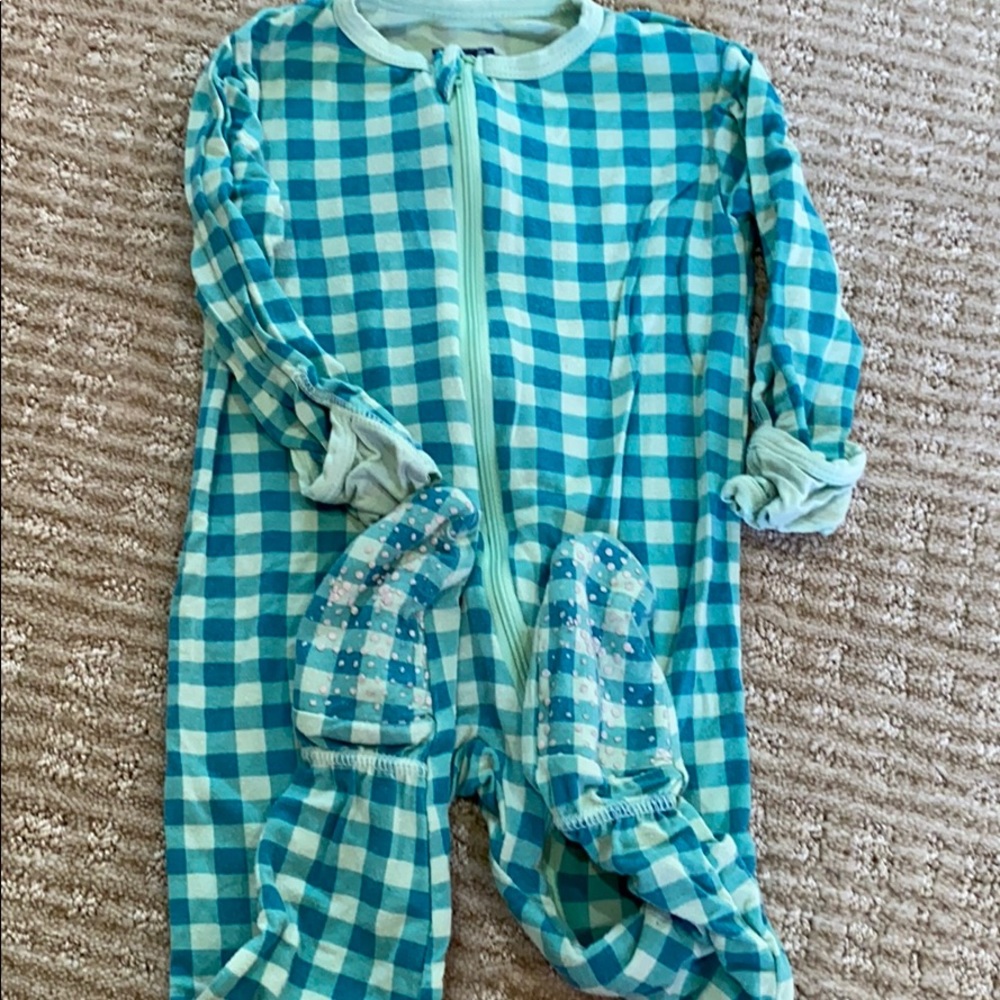 Kickee jammies 6-9 months zipper footie